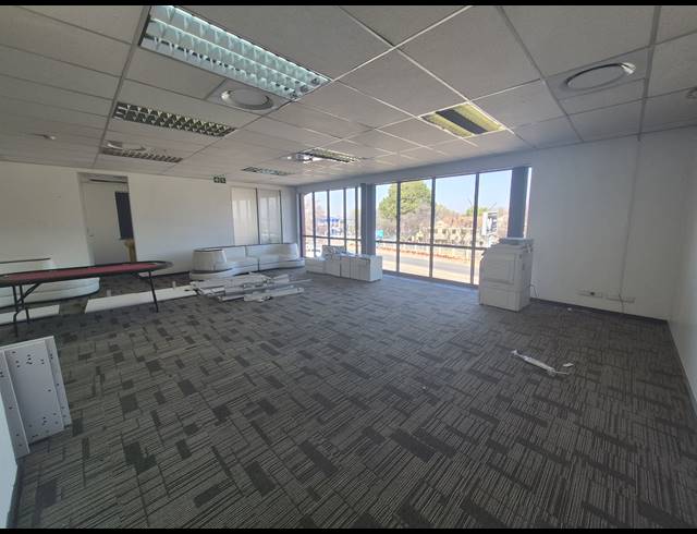 242M² OFFICE TO LET IN WOODMEAD